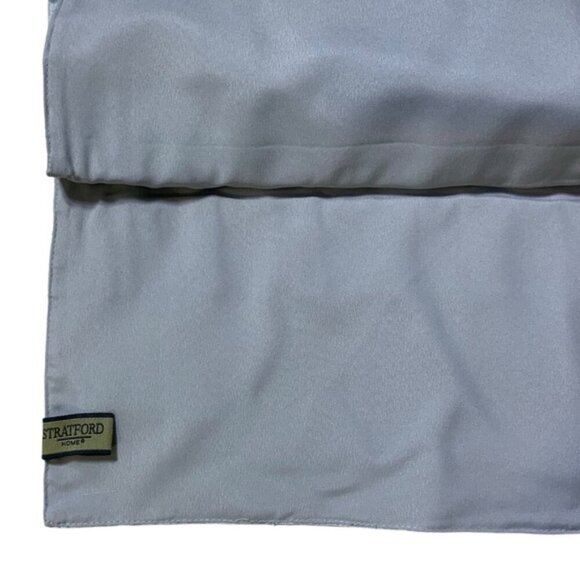 Elegant Bow Table Runner Reversible Silvery Gray Stratford Home 14 x 72 in 6 Ft - Picture 6 of 16